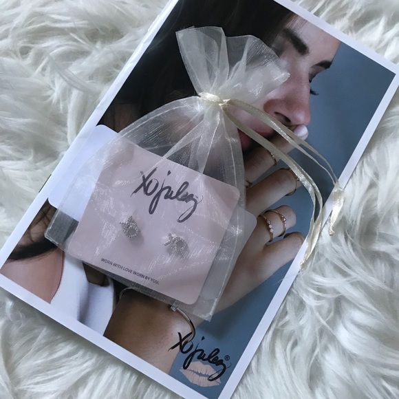 {xojulez} XoXo Rhodium Silver Rhinestone Studs - Picture 2 of 4